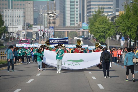 제25회 서울국제휠체어마라톤대회(2017년) 출발 식전 행사 퍼레이드