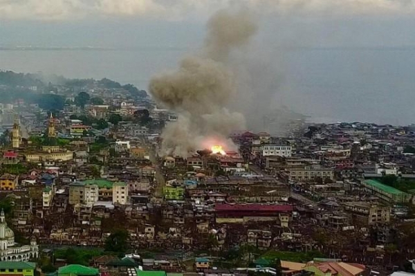 ISIS와의 시가전 당시 마라위 시내를 폭격한 필리핀 공군의 FA-50 (출처 GMA NEWS)