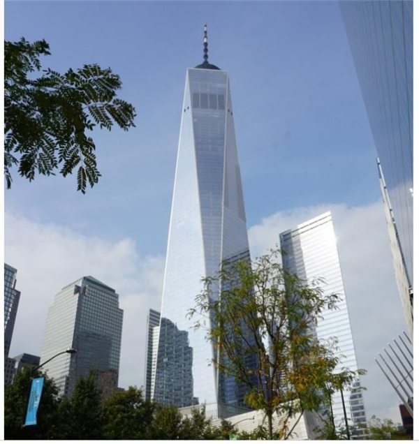 9·11 테러로 붕괴된 자리(ground zero) 바로 옆에 지어진 원월드 빌딩