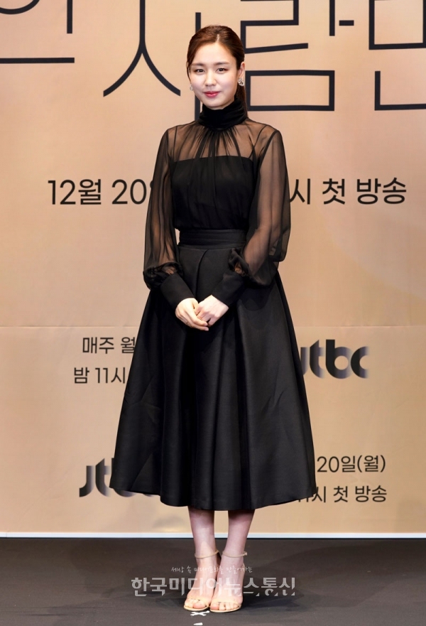 [KM포토] 안은진 '연극 치료 받는듯한 촬영'
