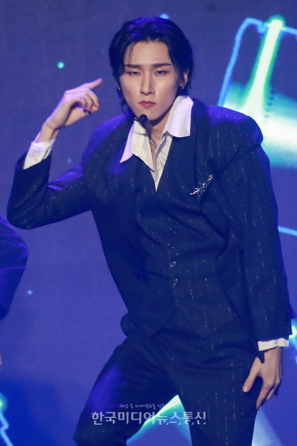 [KM포토] 몬스타엑스(MONSTA X) 아이엠 시크함 뿜뿜 < 포토뉴스... [KM포토] 몬스타엑스(MONSTA X) 아이엠 시크함 뿜뿜