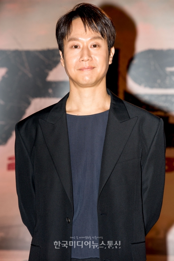 [KM포토] 정우 기대해주세요 < 포토뉴스 < 방송연예 < MP (Media Post) < 기사본문 - 한국미디어뉴스통신 [KM포토] 정우 기대해주세요