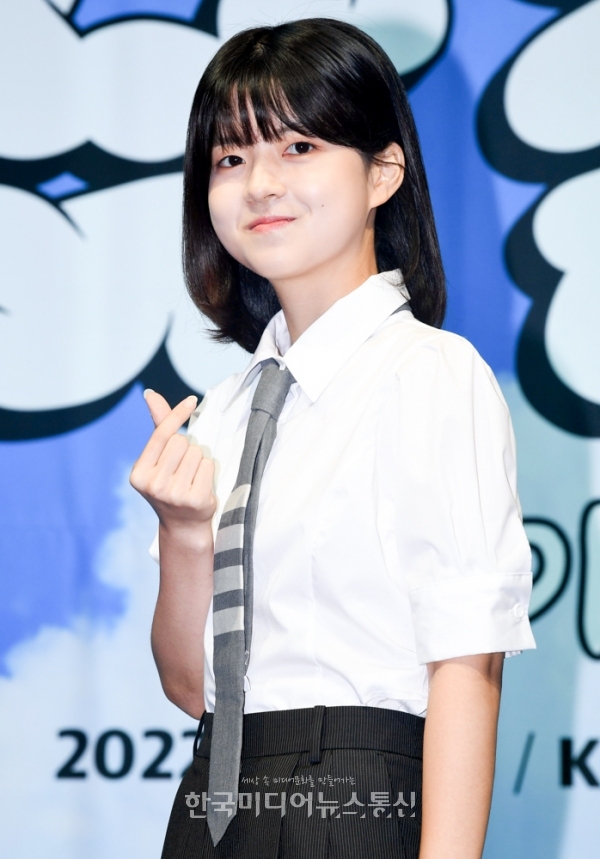 [KM포토] 서기 '수줍게 하트~'