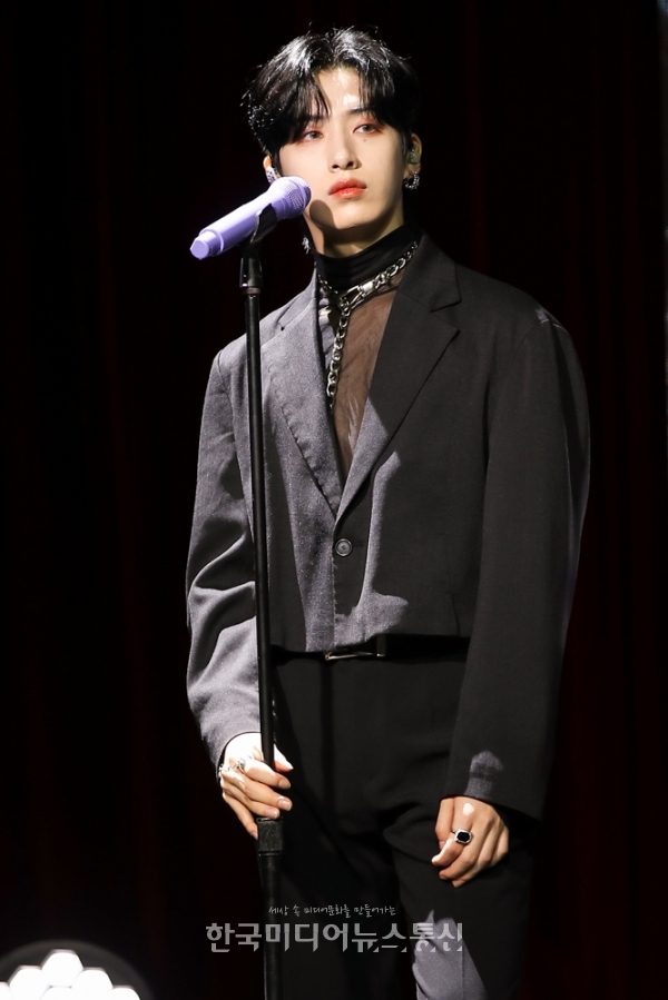 분위기 < 포토뉴스 < 방송연예 < MP (Media Post) < 기사본문 - 한국미디어뉴스통신 [KM포토] 원어스(ONEUS) 시온 막내의 분위기