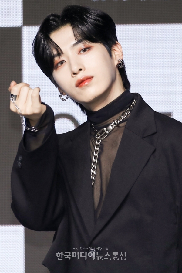 막내 < 포토뉴스 < 방송연예 < MP (Media Post) < 기사본문 - 한국미디어뉴스통신 [KM포토] 원어스(ONEUS) 시온 치명적인 막내