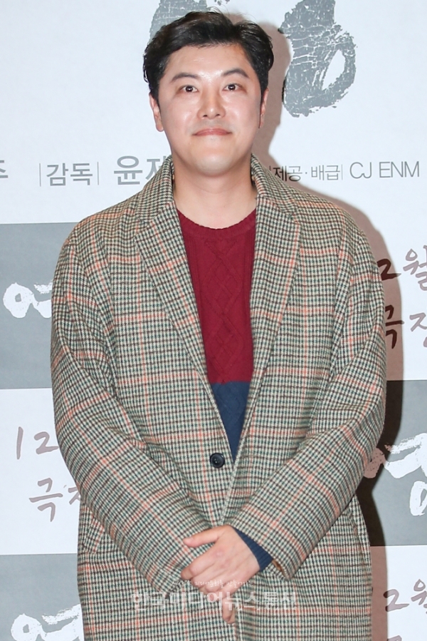 [KM포토] 김성범 두 손을 꼬옥.. < 포토뉴스 < 방송연예 < MP (Media Post) < 기사본문 - 한국미디어뉴스통신 [KM포토] 김성범 두 손을 꼬옥..