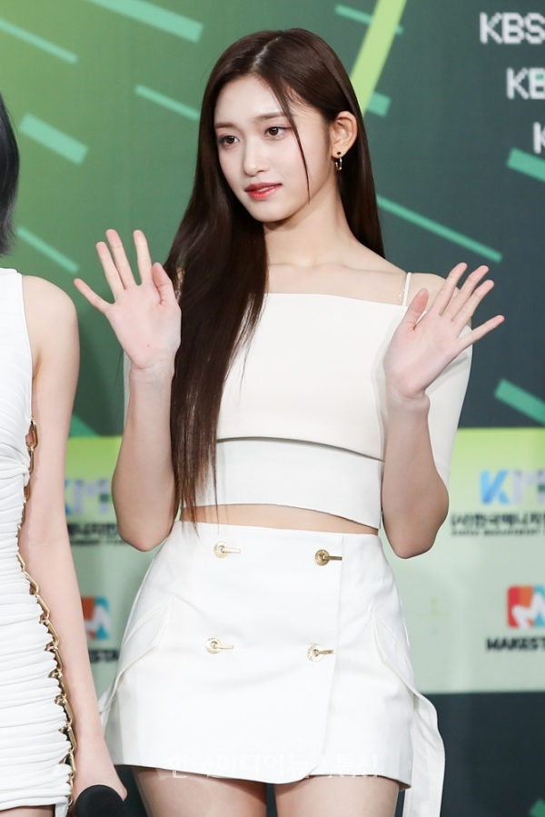 이서 막내의 청순함 < 포토뉴스 < 방송연예 < MP (Media Post) < 기사본문 - 한국미디어뉴스통신 [KM포토] 아이브(IVE) 이서 막내의 청순함