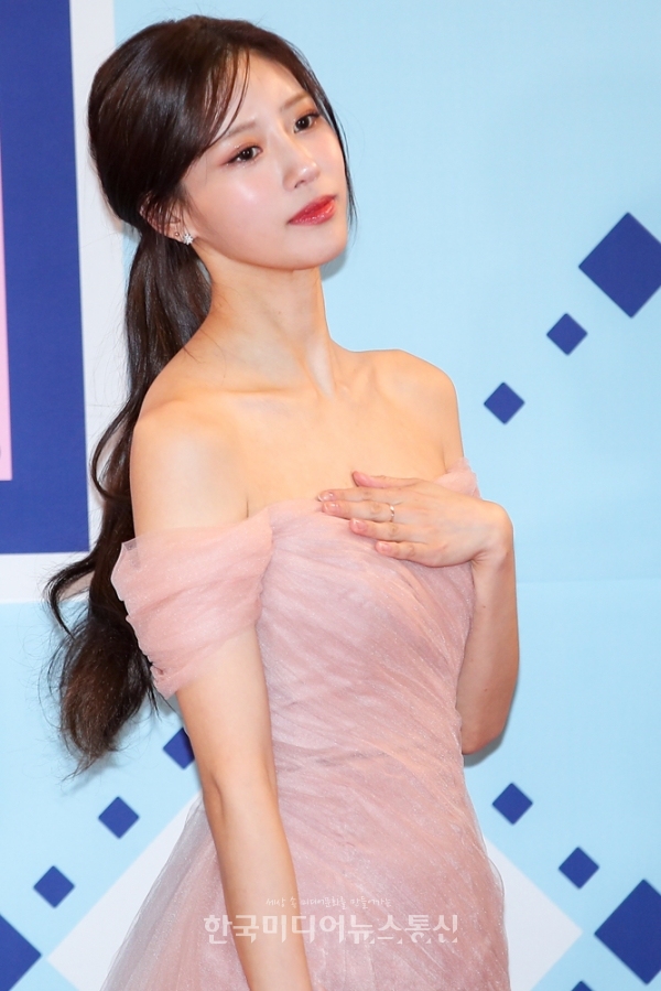 [KM포토] 이미주 눈부신 막내 < 포토뉴스 < 방송연예 < MP (Media Post) < 기사본문 - 한국미디어뉴스통신 [KM포토] 이미주 눈부신 막내