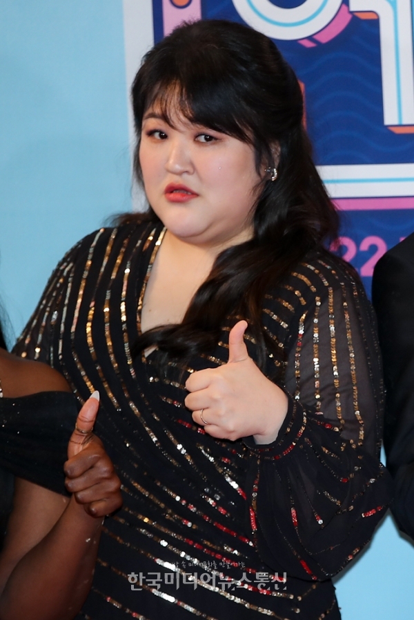 [KM포토] 이국주 치명적인 시선 < 포토뉴스 < 방송연예 < MP (Media Post) < 기사본문 - 한국미디어뉴스통신 [KM포토] 이국주 치명적인 시선