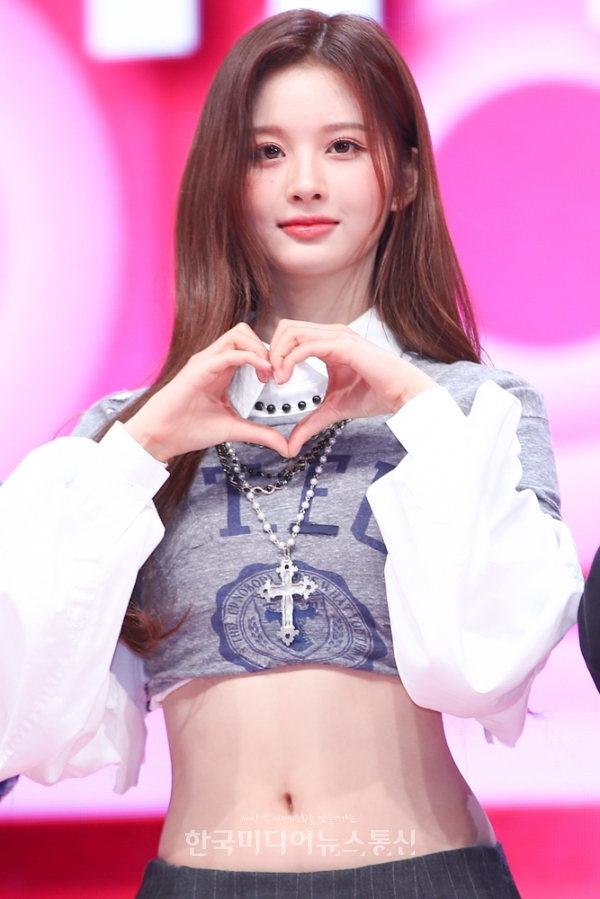 [KM포토] 엔믹스(NMIXX) 설윤 '우아한 하트'