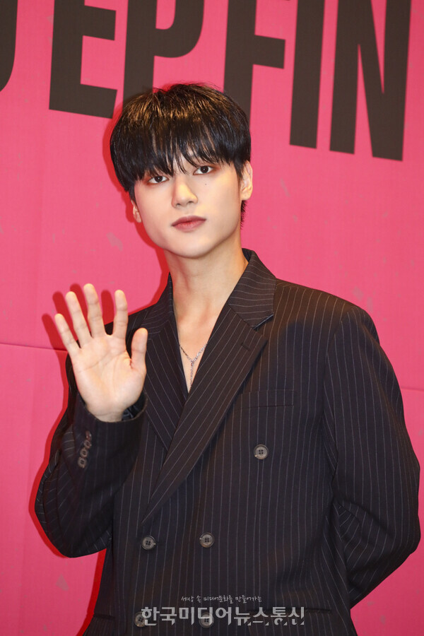 [KM포토] 에이티즈(ATEEZ) 우영 '섹시한 눈빛'