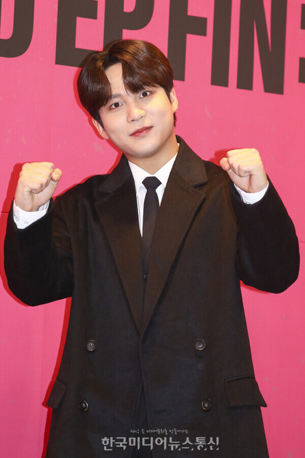 [KM포토] 에이티즈(ATEEZ) 종호 '힘차게 화이팅'