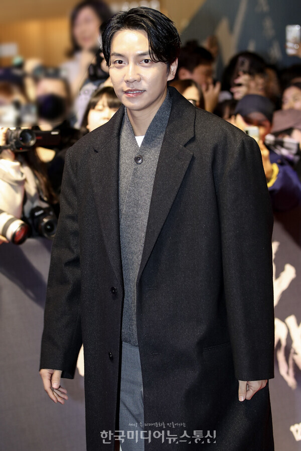 [KM포토] 이승기 젠틀한 분위기 < 포토뉴스 < 방송연예 < MP (Media Post) < 기사본문 - 한국미디어뉴스통신 [KM포토] 이승기 젠틀한 분위기