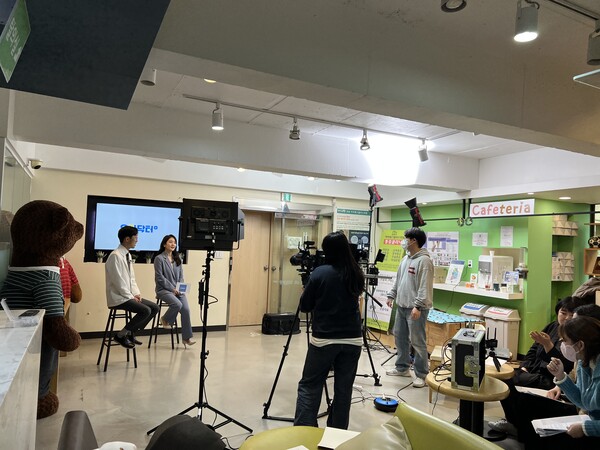 송진욱 원장 방송 현장/ 아이레그플러스의원 제공
